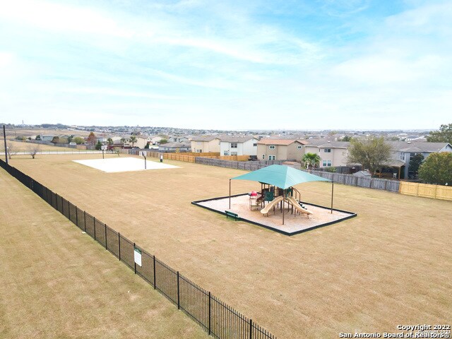 Building Photo - 624 NW Crossing Dr