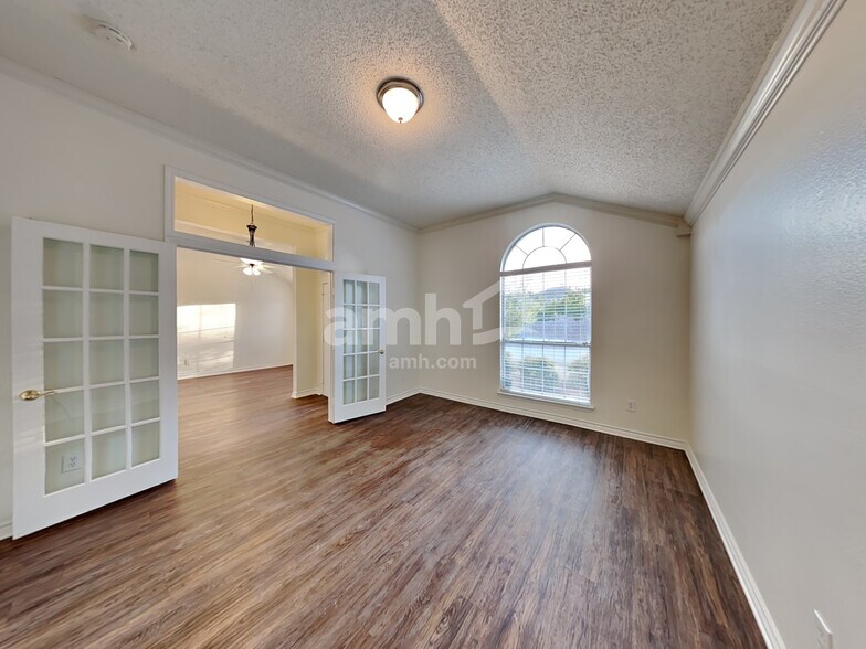 Building Photo - 4709 Shadow Crest Dr