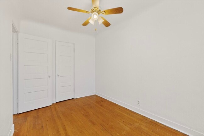 Building Photo - 116 Columbia Dr SE