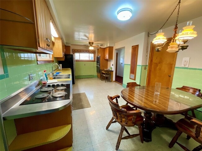 Building Photo - 92 Vestal Ave