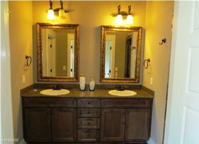 Building Photo - 1326 Essex Manor Cir