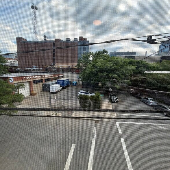 Building Photo - 166 5th St