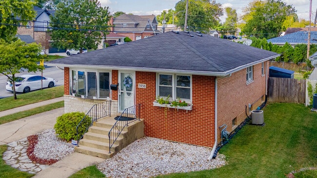 Building Photo - 5936 W 97th St