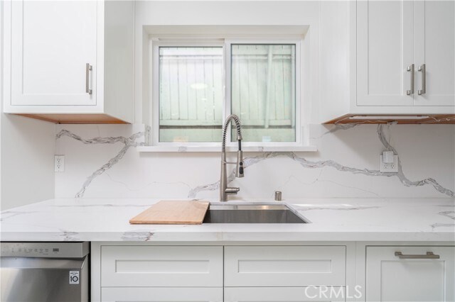 Building Photo - 8421 Bleriot Ave