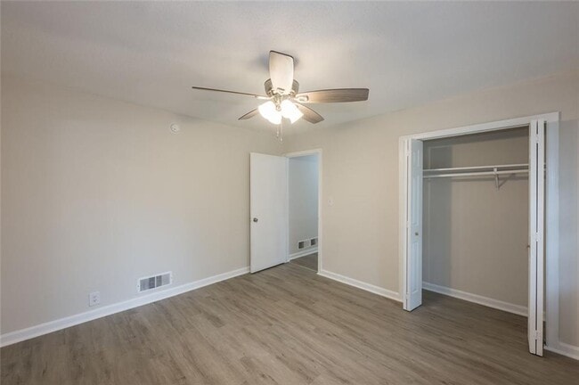 Building Photo - 2058 River Rd