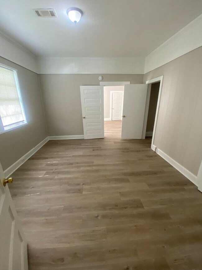 Building Photo - 26 Hemlock Dr