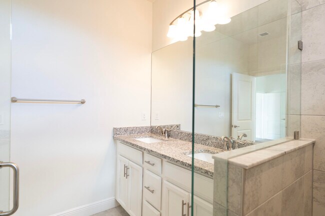 Building Photo - 10885 SW Robbia Way