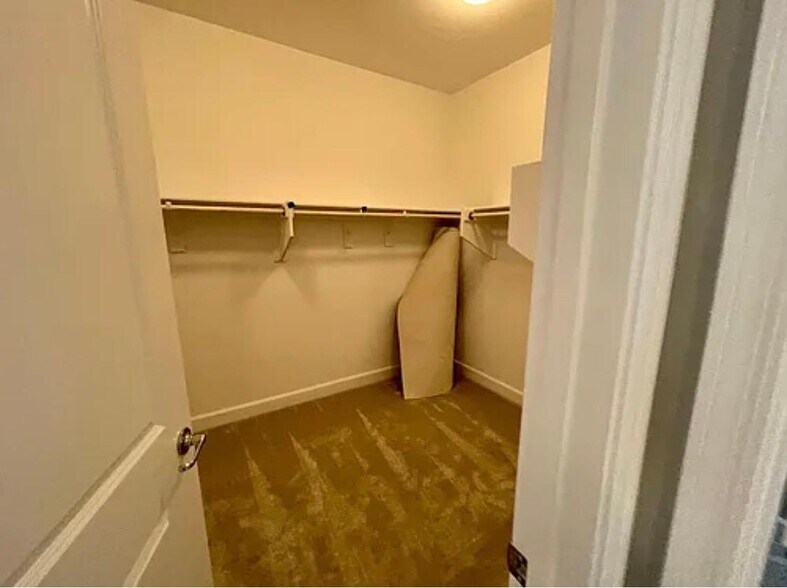 Building Photo - 628 W Derringer Way