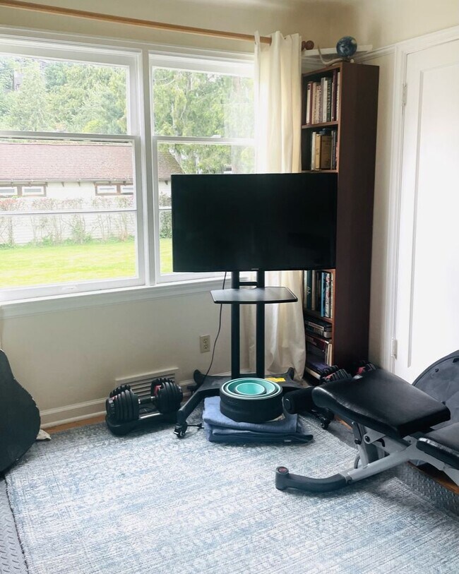 Building Photo - 4915 Lake Washington Blvd S