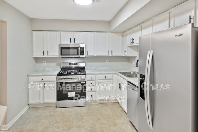 Building Photo - 1320 E Arnold St
