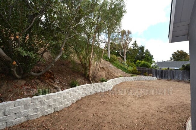 Building Photo - 283 Calle Higuera