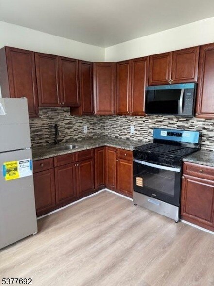 Building Photo - 609-611-611 S 19th St