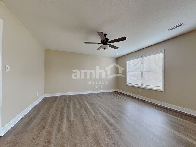 Building Photo - 7217 Deer Springs Way