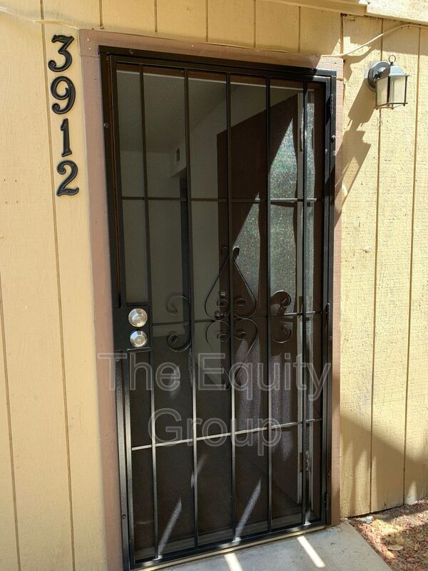 Building Photo - 3912 W Meadow Ave
