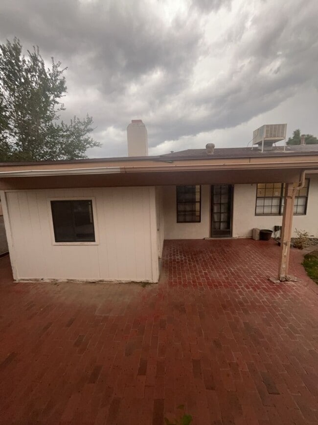 Building Photo - 1052 Monte Largo Dr NE