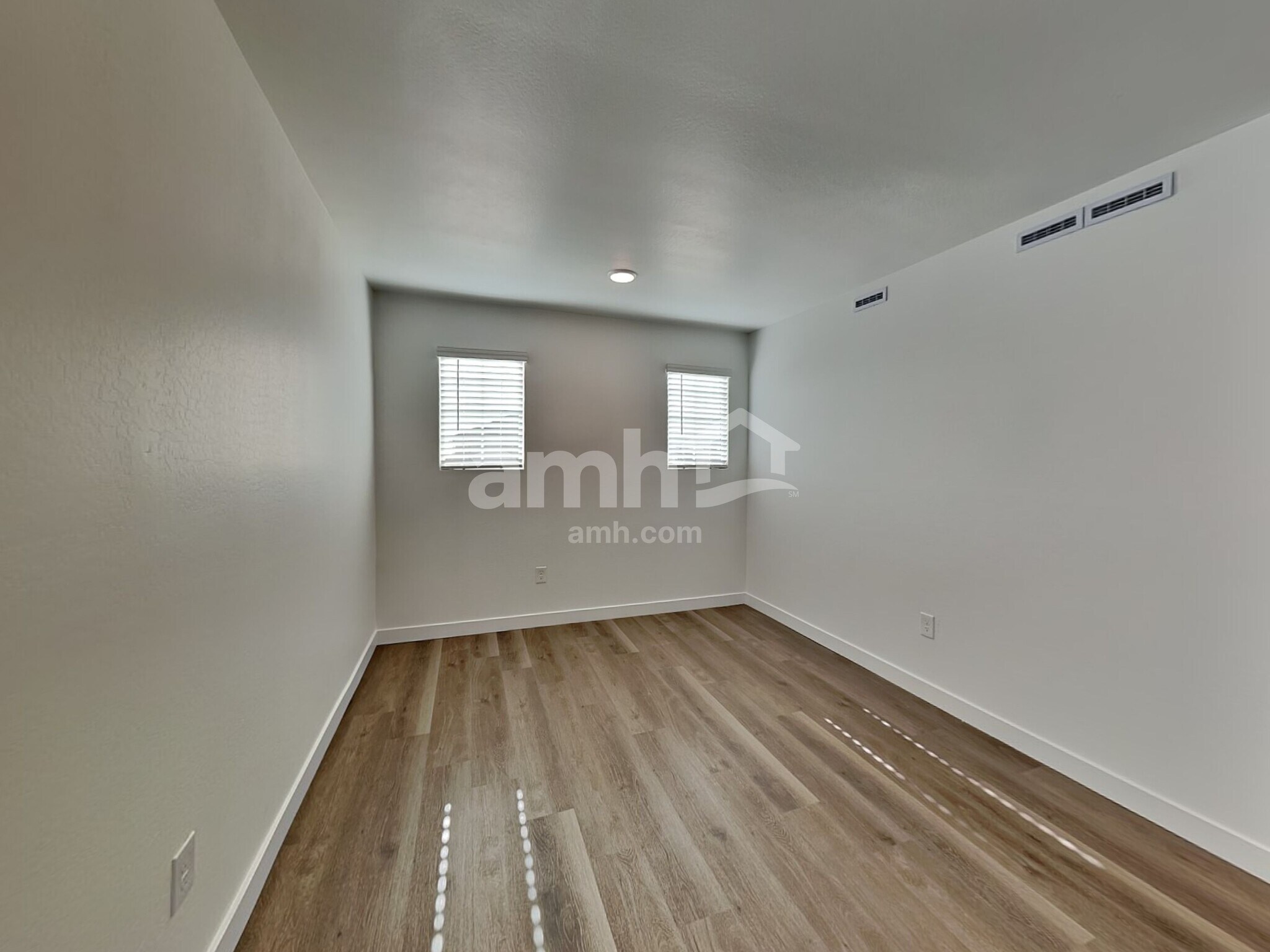 Building Photo - 18492 W Cottontail Ln