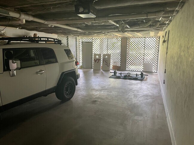Building Photo - GATED COMMUNITY BY FSU