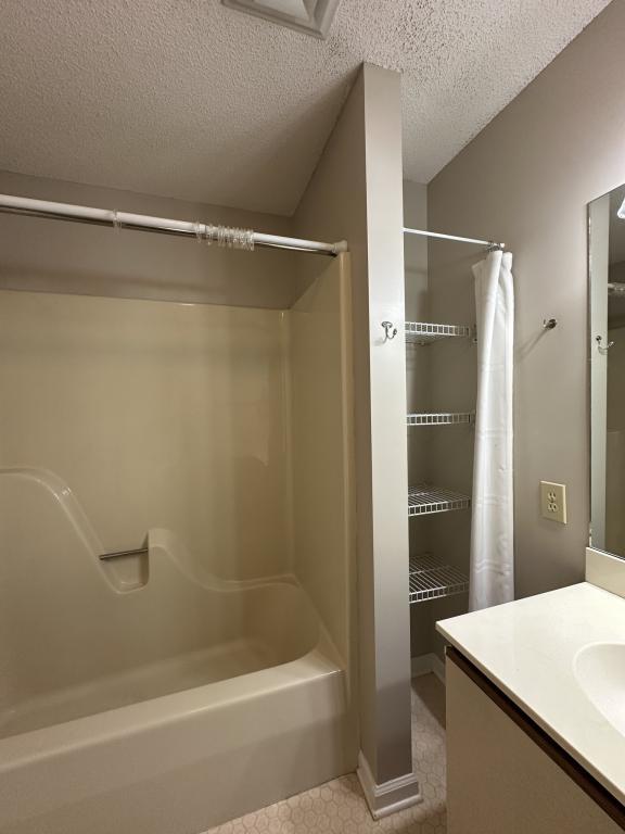 Building Photo - 14 Willow Tree Run