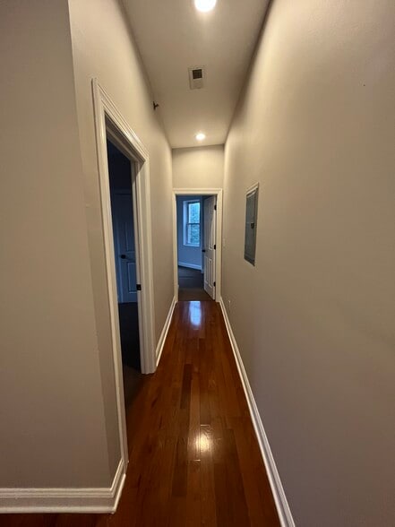 Building Photo - 925 N 15th St