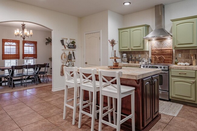 Building Photo - 121 La Paloma Dr