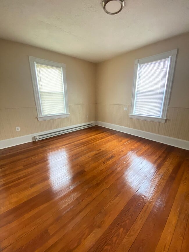 Building Photo - Spacious Single Family home