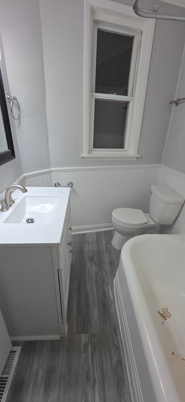 Building Photo - 1135 Poplar Grove St