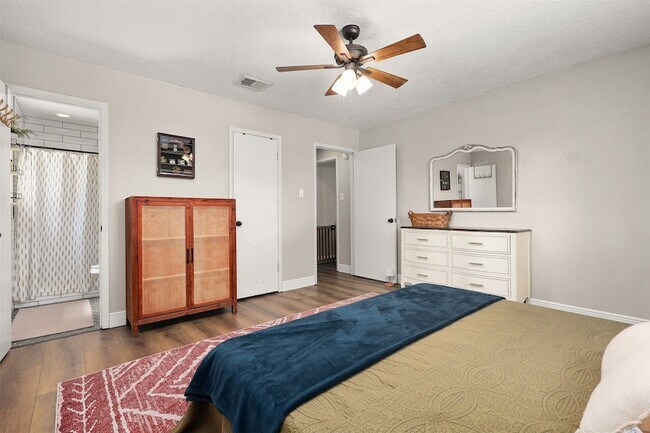 Building Photo - 1819 Meadow Creek Dr
