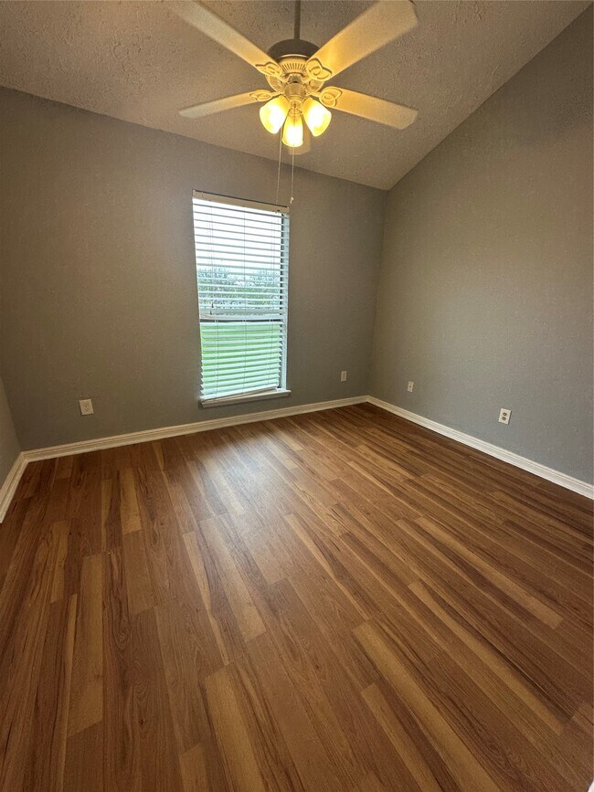 Building Photo - 8636 Village of Fondren