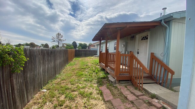 Building Photo - 4 Bed 2 Bath and Garage in Commerce City