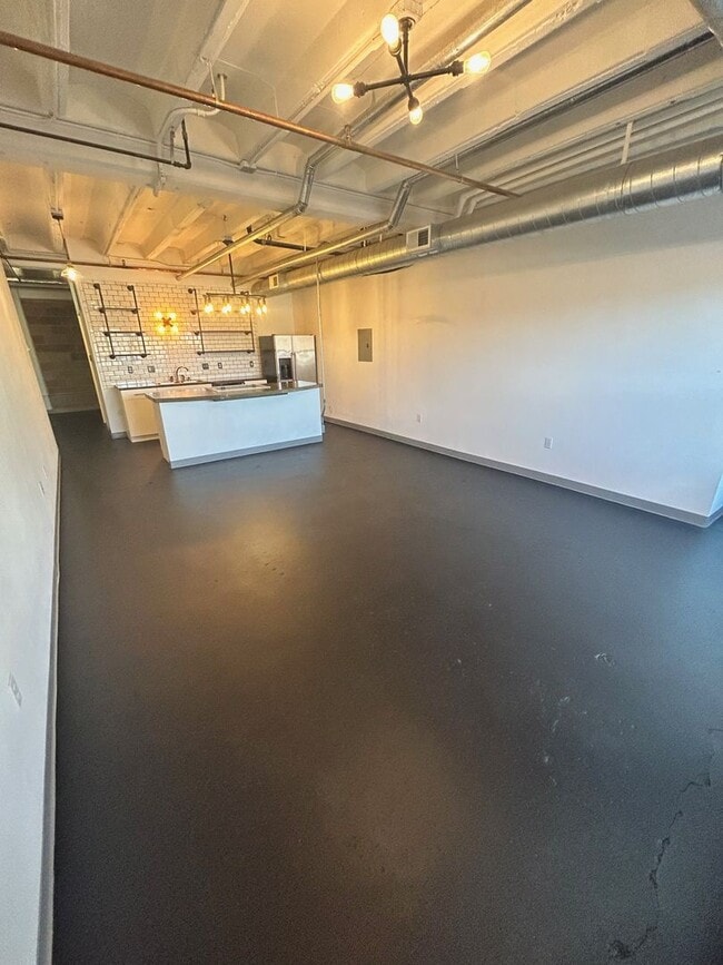 Building Photo - 1777 E 39th Ave