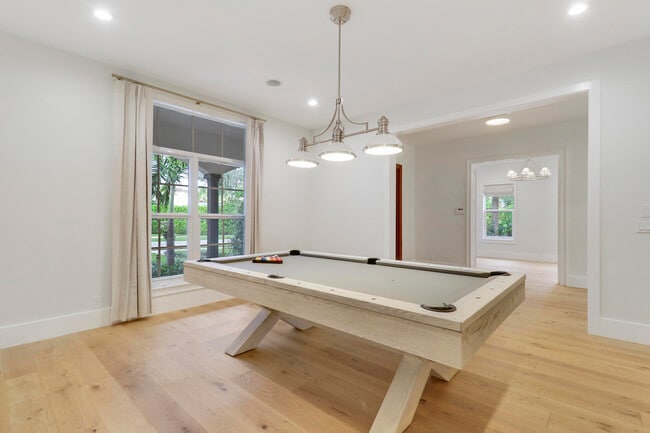 Building Photo - 142 Segovia Way