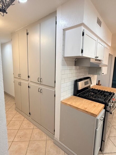 Building Photo - 625 Catalina Pl