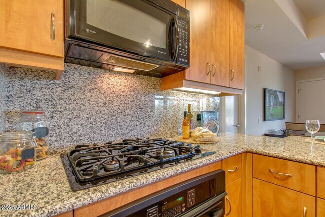 Building Photo - 7161 E Rancho Vista Dr