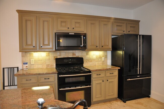 Building Photo - 5922 Burgoyne Dr.