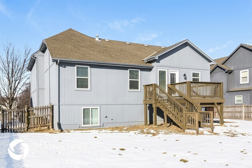 Building Photo - 242 W Cheyenne St