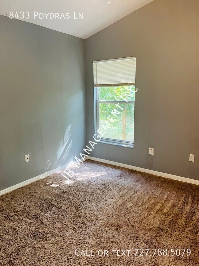 Building Photo - 8433 Poydras Ln