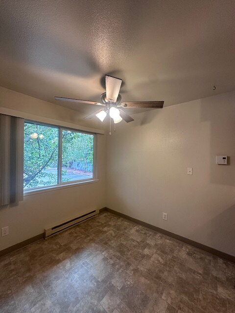 Building Photo - Charming 2-Bedroom Apartment with Modern Comforts on SE Division St.