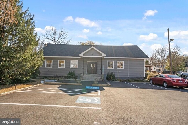 Building Photo - 407 Paradise Rd