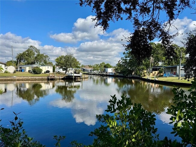 Building Photo - 9205 Tudor Dr