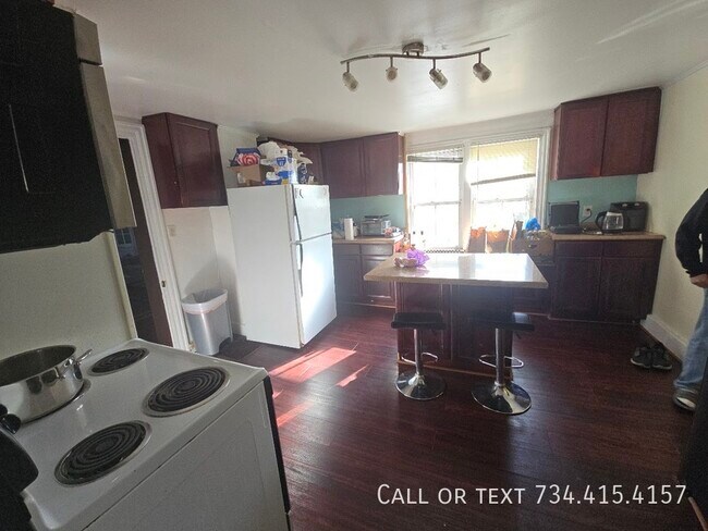 Building Photo - 430 S 4th Ave