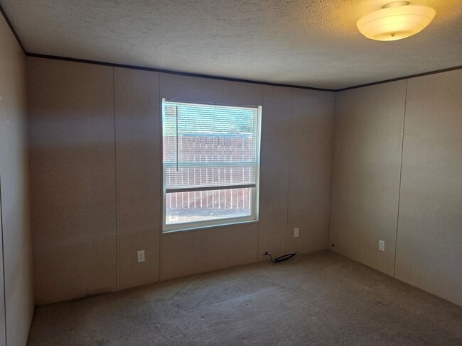 Building Photo - Cute, Clean & Affordable 3 Bed / 2 Bath Home in Central Bullhead City!