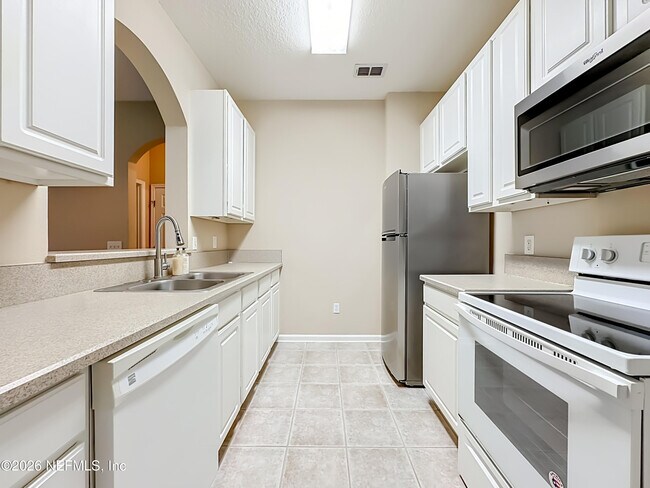 Building Photo - 7801 Point Meadows Dr