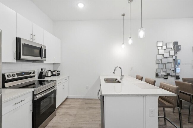 Building Photo - 285 Famagusta Dr