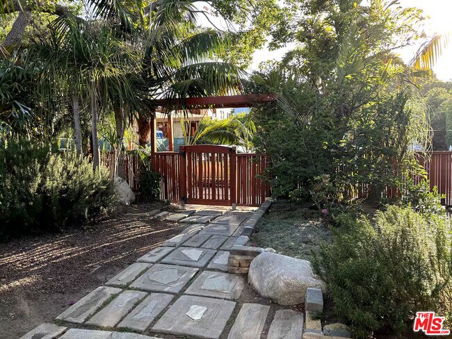 Building Photo - 3617 Maplewood Ave