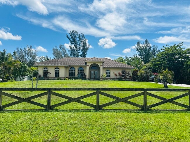 Building Photo - 13638 88th Pl N