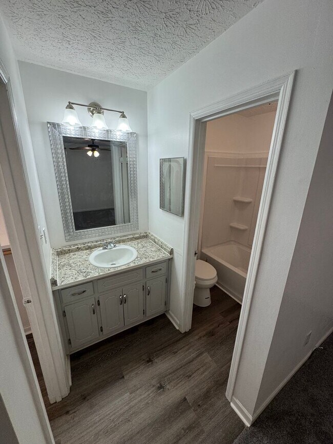 Building Photo - Nice Riverdale 3 Bedroom 2 Bath in Cul-De-Sac!!