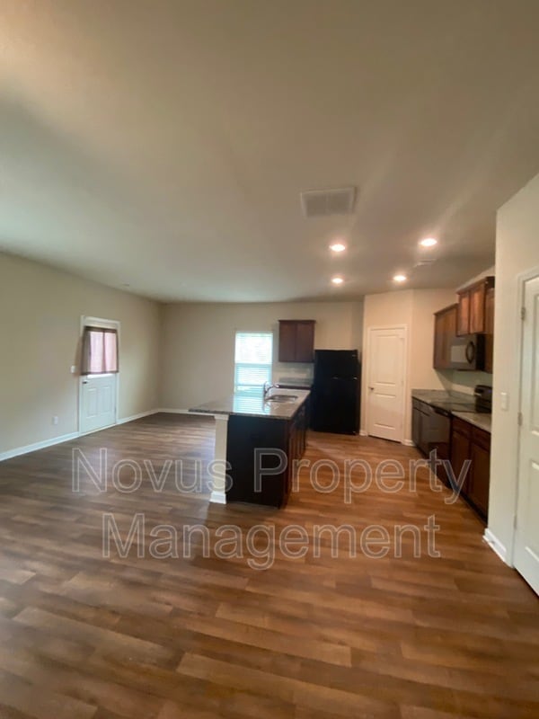 Building Photo - 347 Augusta Woods Dr