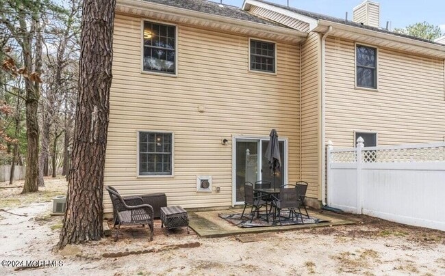 Building Photo - 15 Weller Pl