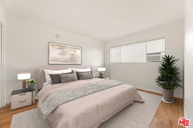 Building Photo - 1608 S Bentley Ave