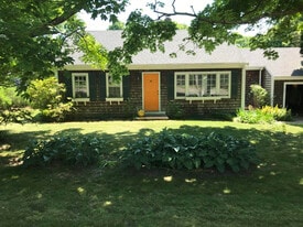 Building Photo - 243 Gifford St